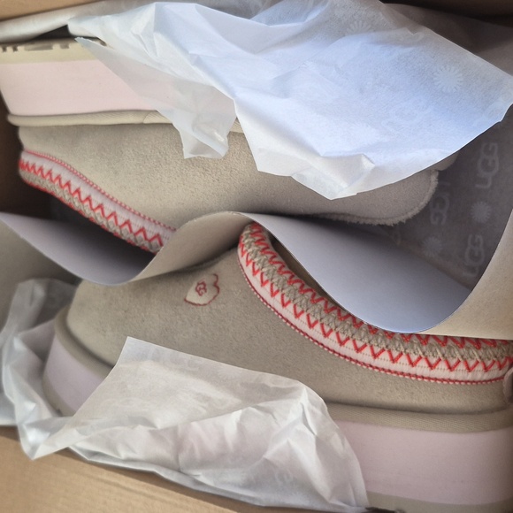 UGG Tazz Womens Tan and Pink Slides, Slippers Valentine Edition - Picture 11 of 11